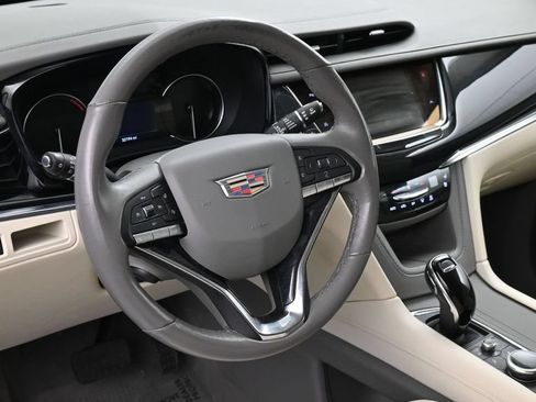 Certified 2023 Cadillac XT6 Premium Luxury FWD image 7