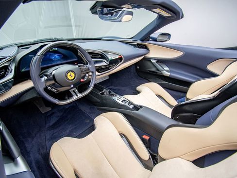 Used 2023 Ferrari SF90 Spider AWD/4WD image 18