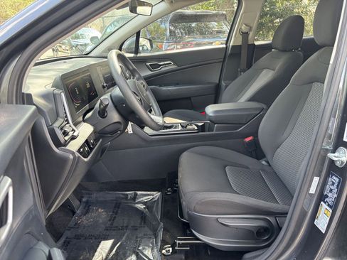 Used 2025 Kia Sportage LX FWD image 24