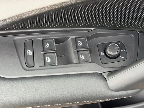 New 2026 Volkswagen Tiguan SE FWD image 22
