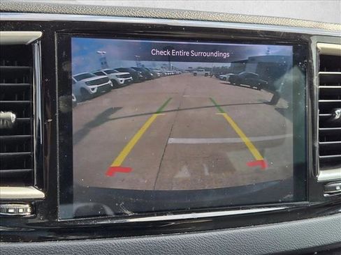 Used 2021 Chrysler Pacifica Touring-L image 11