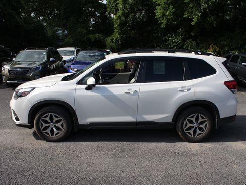 Used 2023 Subaru Forester Premium AWD/4WD image 5