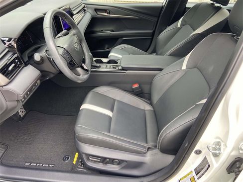 Used 2025 Toyota Camry SE image 16