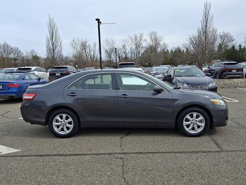 Used 2011 Toyota Camry LE w/ LE Extra-Value Pkg image 7