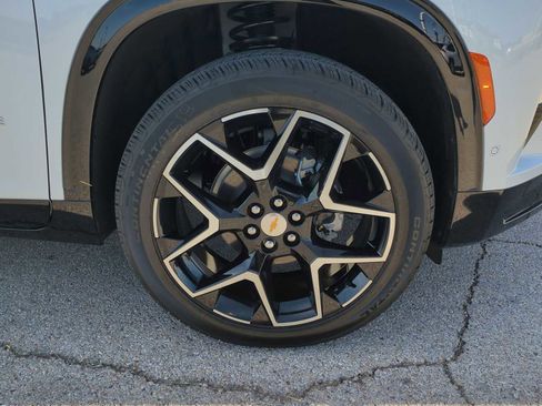 Used 2026 Chevrolet Traverse High Country image 34