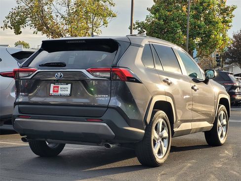Used 2021 Toyota RAV4 Limited image 5