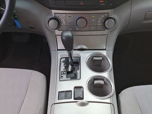 Used 2012 Toyota Highlander FWD image 25