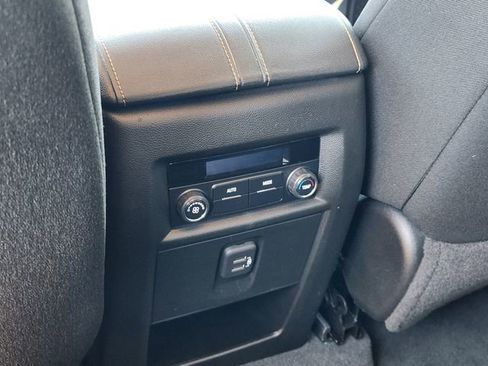 Used 2021 Chevrolet Traverse LT image 30