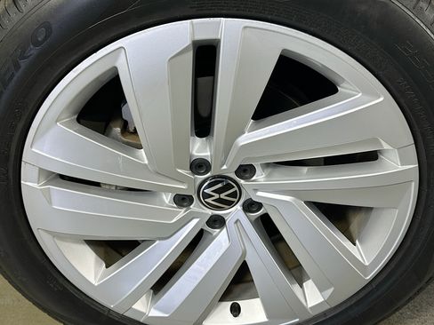 Used 2023 Volkswagen Atlas Cross Sport SE FWD image 29
