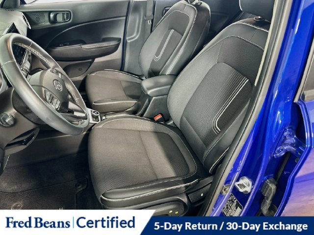 Used 2024 Hyundai Venue Limited FWD image 17