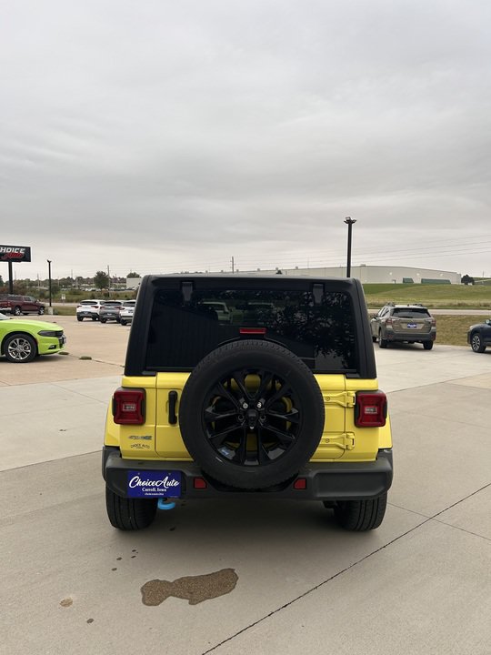 Used 2023 Jeep Wrangler Unlimited Sahara w/ Cold Weather Group AWD/4WD image 4