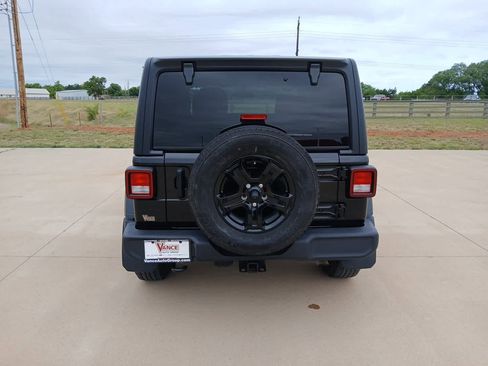 Used 2022 Jeep Wrangler Sport AWD/4WD image 40