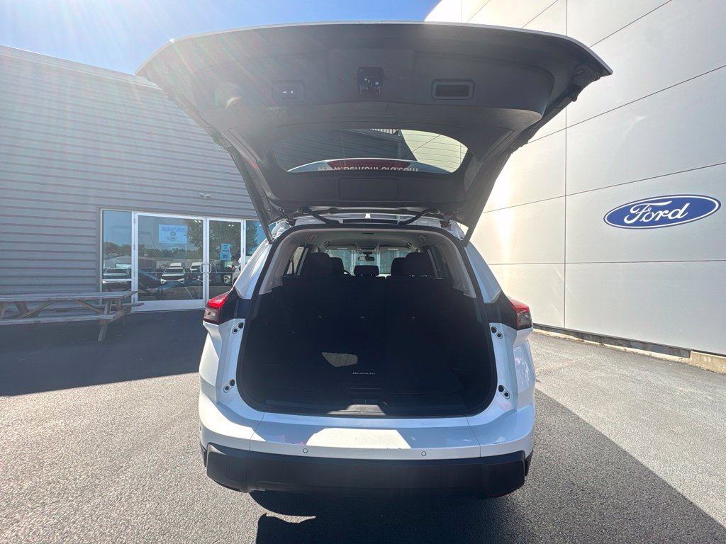 Used 2024 Nissan Rogue SV FWD image 6