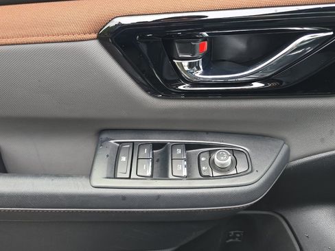 Used 2025 Subaru Forester Sport image 11