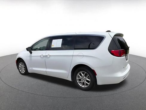 Used 2024 Chrysler Voyager LX FWD image 10