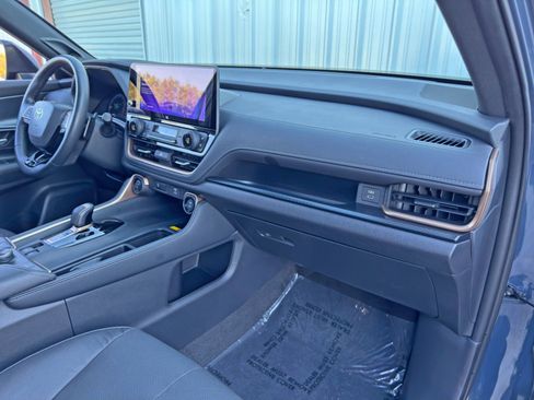 Used 2024 Toyota Grand Highlander AWD Hybrid image 15