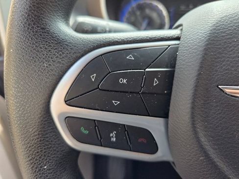 Used 2020 Chrysler Voyager LX FWD image 21