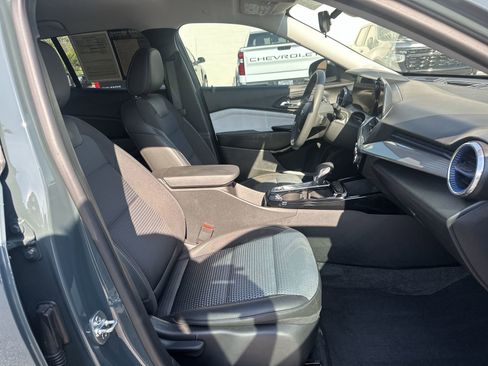 Used 2025 Chevrolet Trax LT image 22