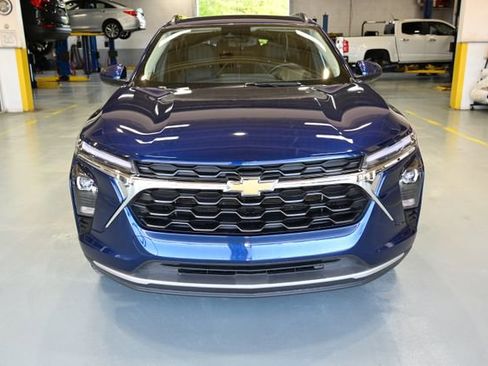 Used 2024 Chevrolet Trax LT w/ Driver Confidence Package FWD image 2