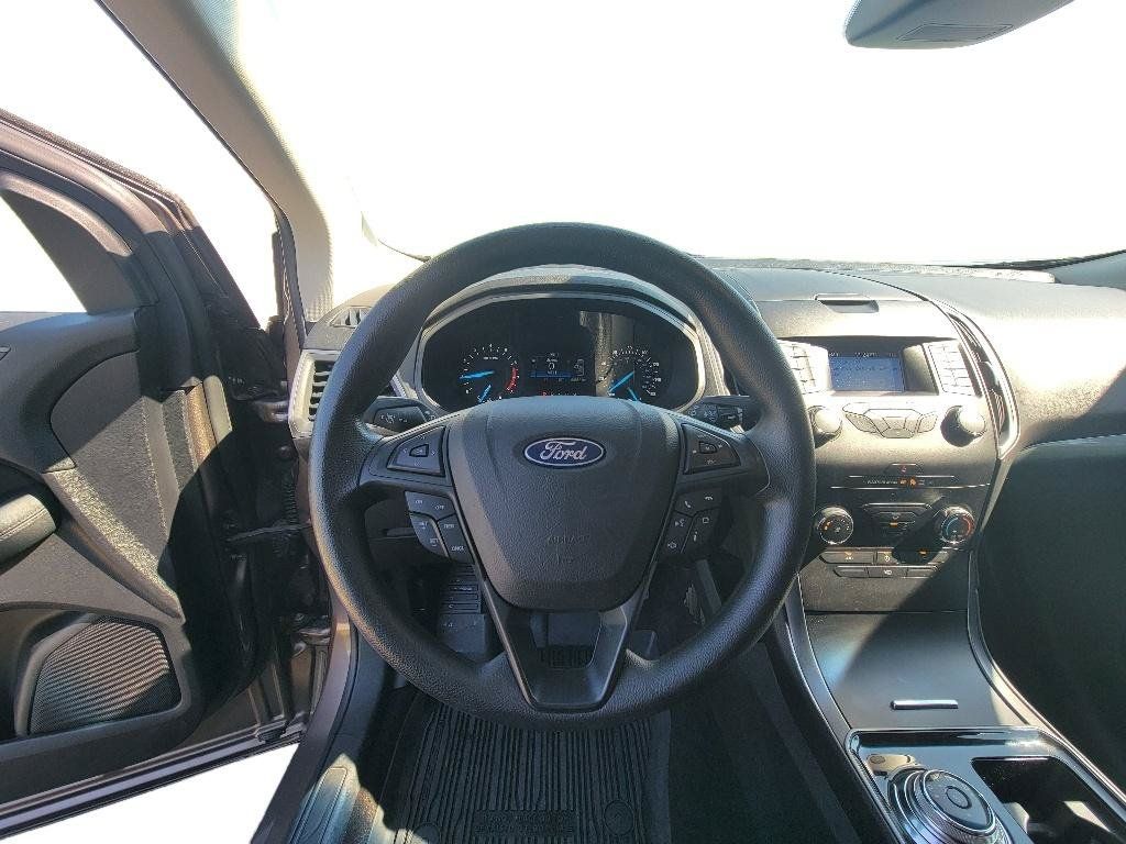Used 2019 Ford Edge SE FWD image 12