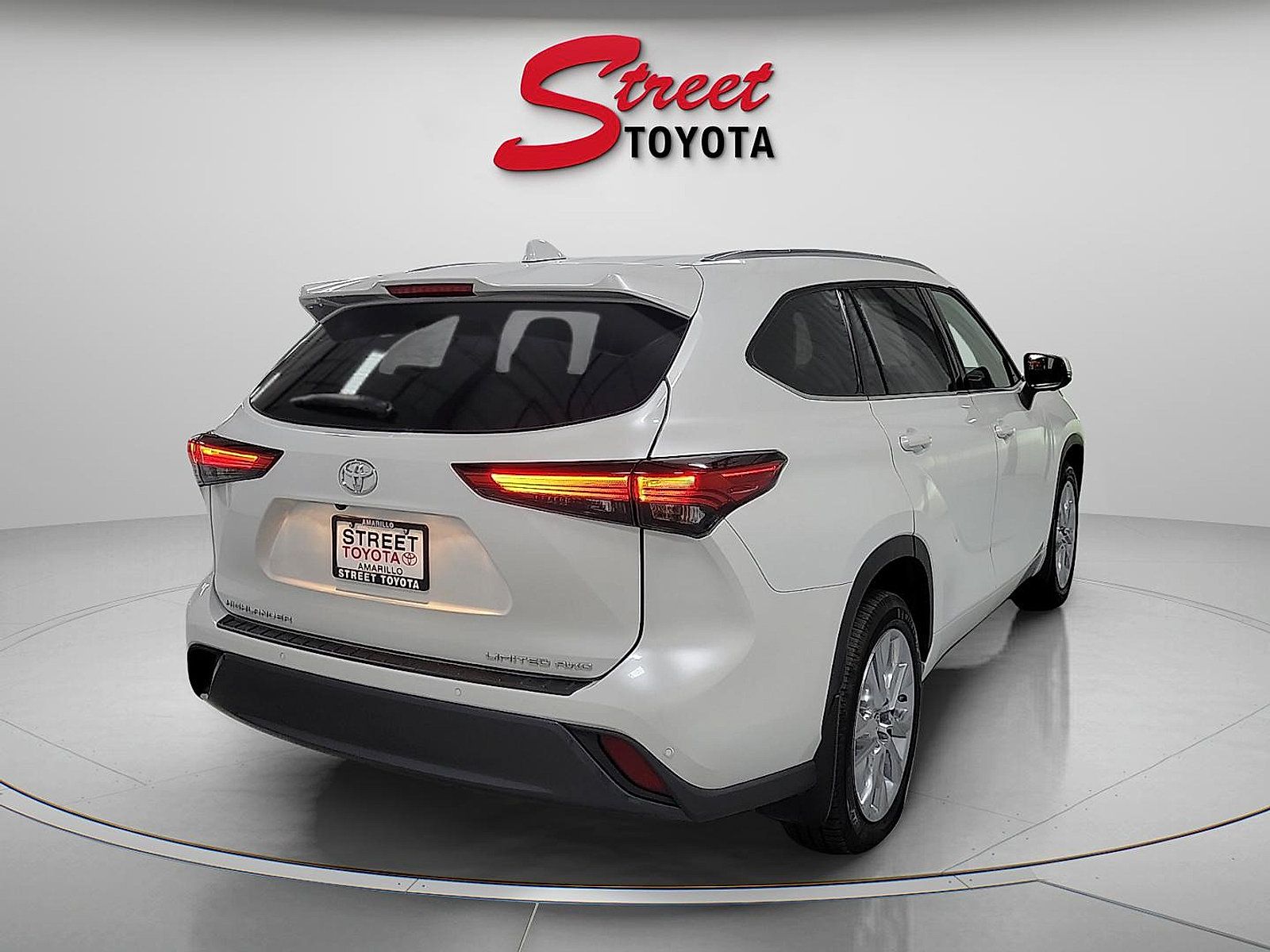 Used 2023 Toyota Highlander Limited AWD/4WD image 4