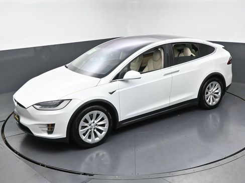 Used 2019 Tesla Model X 100D image 45
