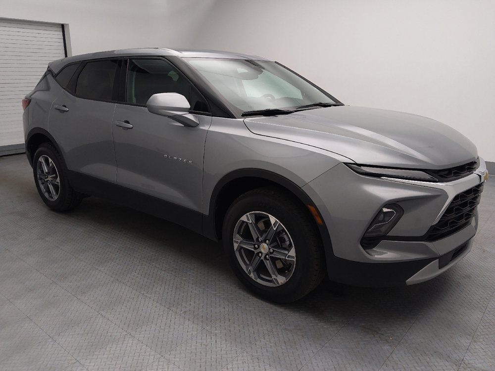 Used 2025 Chevrolet Blazer LT FWD image 11