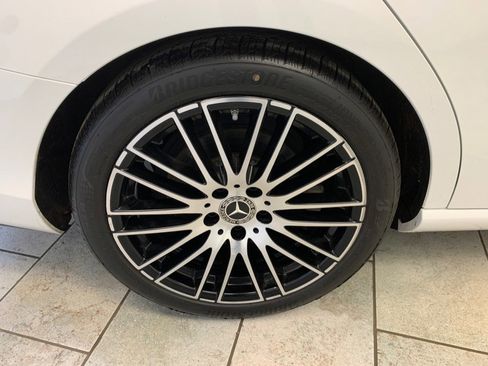 Used 2022 Mercedes-Benz C 300 4MATIC Sedan w/ Exclusive Trim Package image 9