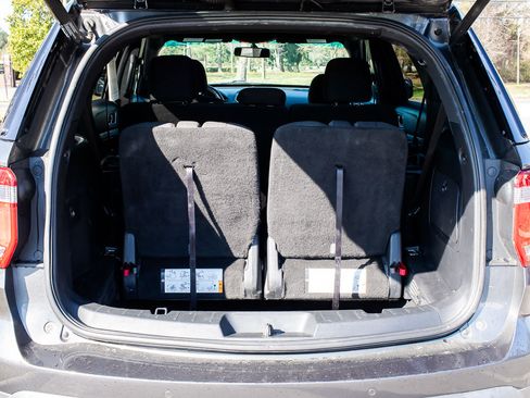 Used 2017 Ford Explorer XLT w/ Equipment Group 201A image 22