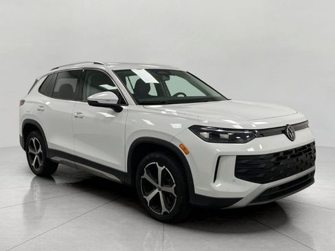Used 2026 Volkswagen Tiguan SE AWD/4WD image 1