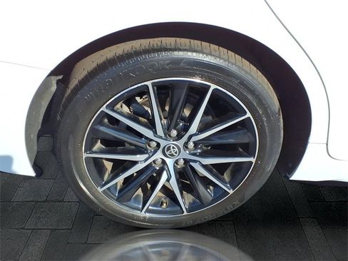 Used 2023 Toyota Camry SE image 11