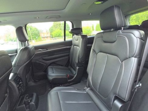 Used 2023 Jeep Grand Cherokee L Limited AWD/4WD image 11