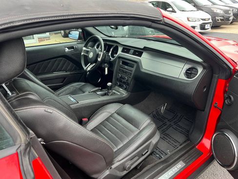 Used 2011 Ford Mustang Premium w/ 202A Rapid Spec Order Code RWD image 32