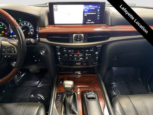 Used 2019 Lexus LX 570 4WD w/ Luxury Package image 15