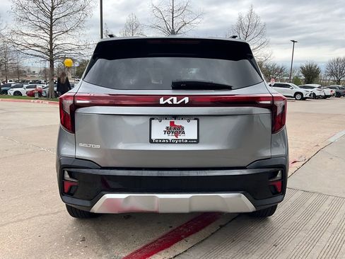 Used 2025 Kia Seltos S image 7