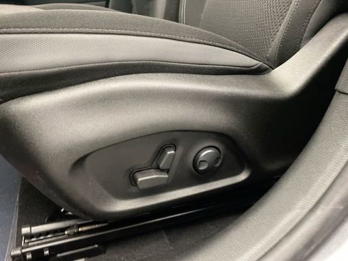 Used 2023 Jeep Renegade Altitude w/ Sun/Sound Group AWD/4WD image 13