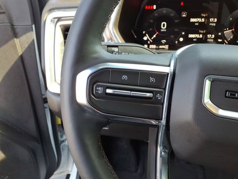 Used 2025 GMC Canyon Denali AWD/4WD image 18