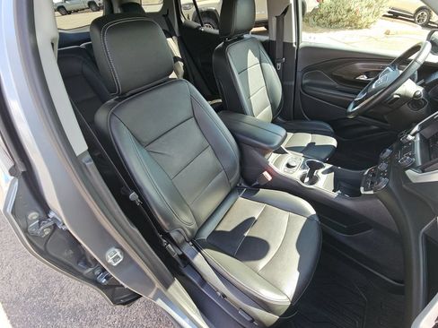 Used 2023 GMC Terrain SLT w/ Tech Package FWD image 12