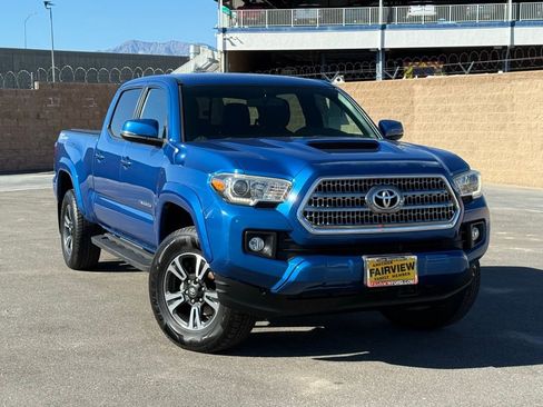 Used 2016 Toyota Tacoma TRD Sport image 3