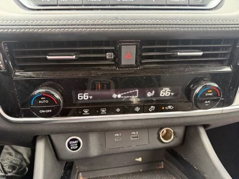 Used 2021 Nissan Rogue SV image 17