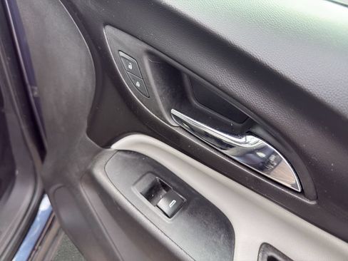Used 2019 Chevrolet Equinox LS FWD image 16