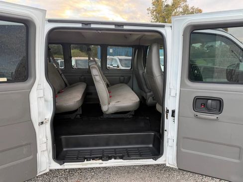 Used 2017 Chevrolet Express 3500 LT w/ LT Preferred Equipment Group image 11