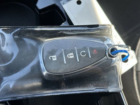 Used 2025 Chevrolet Trax LT w/ LT Convenience Package image 34