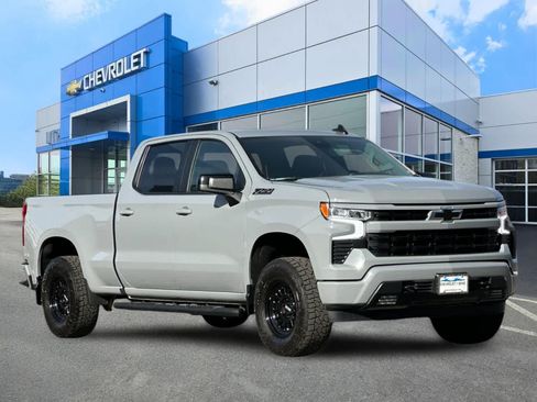 Used 2025 Chevrolet Silverado 1500 RST w/ Z71 Off-Road Package AWD/4WD image 9