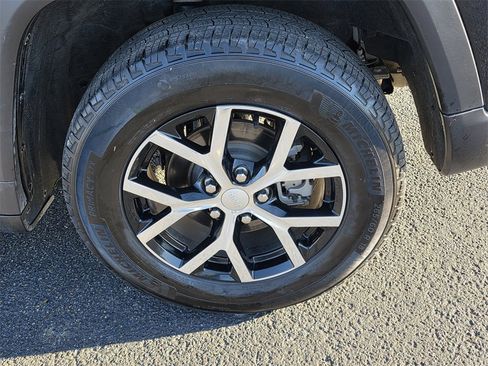 Used 2023 Jeep Grand Cherokee Limited image 28