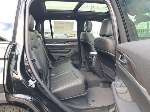 New 2025 Jeep Grand Cherokee Limited AWD/4WD image 15