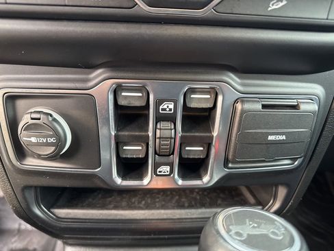 Used 2020 Jeep Wrangler Unlimited Sahara image 26