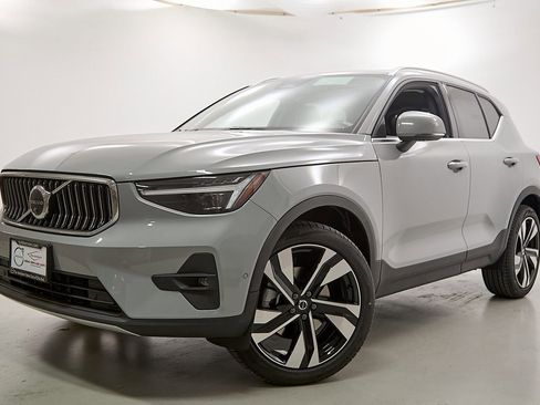 New 2025 Volvo XC40 B5 Plus w/ Climate Package image 2