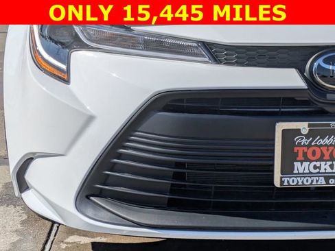 Used 2025 Toyota Corolla LE image 3