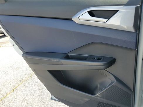 New 2025 Volkswagen Taos SEL image 17